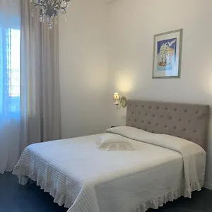 Artemisia Apartment