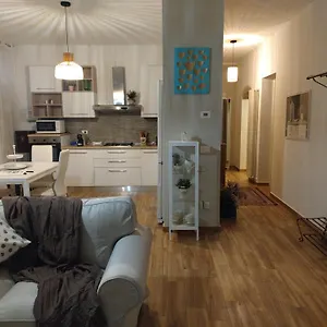 Glamour Apartment